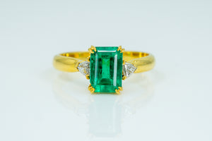 18ct Yellow Gold ring with Solitaire Emerald