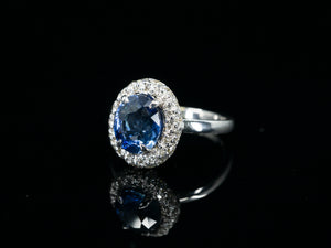 18ct White Gold ring with Solitaire Oval Blue Sapphire