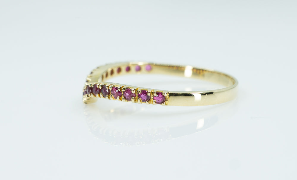 18ct Yellow Gold Curved ring with Rubys