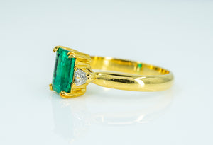 18ct Yellow Gold ring with Solitaire Emerald