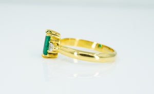 18ct Yellow Gold ring with Solitaire Emerald