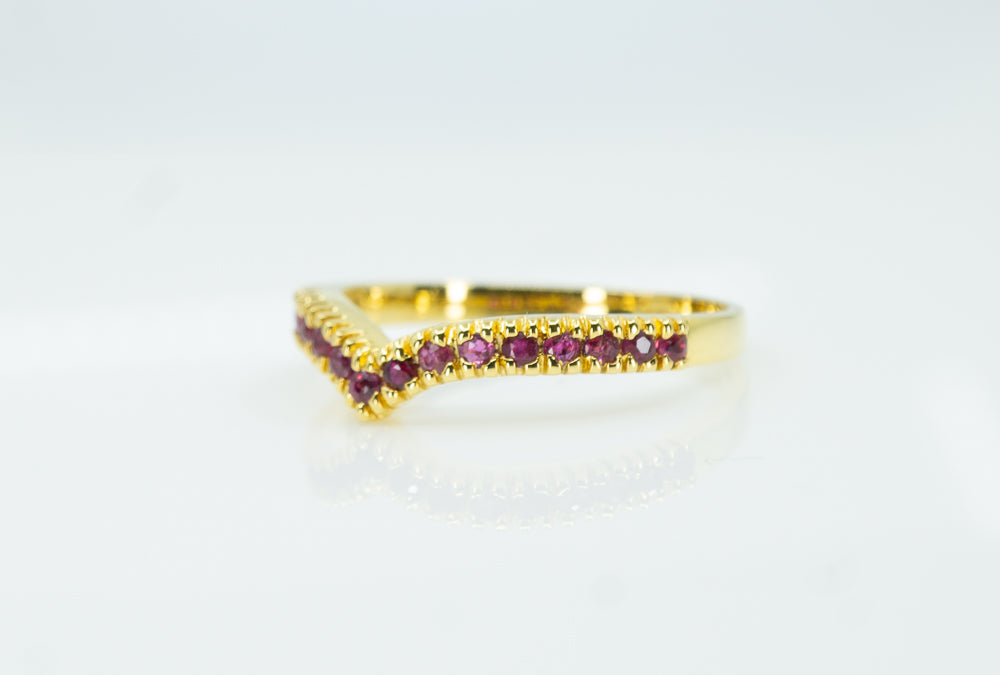 18ct Yellow Gold Curved ring with Rubys