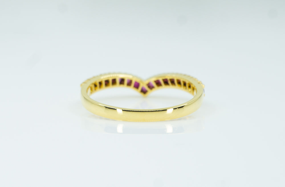 18ct Yellow Gold Curved ring with Rubys