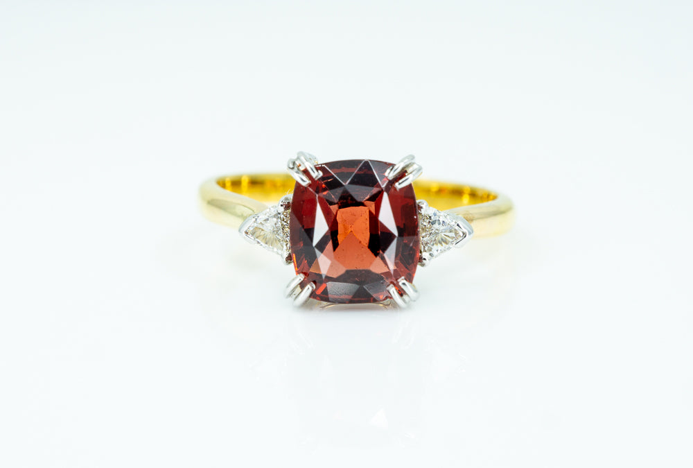 18ct Yellow Gold and White Gold ring with Solitaire Garnet