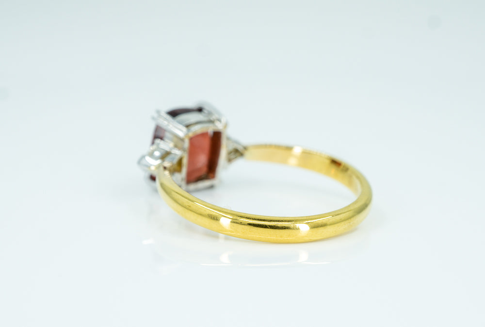 18ct Yellow Gold and White Gold ring with Solitaire Garnet