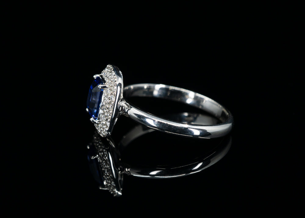 18ct White Gold ring with Solitaire Blue Sapphire