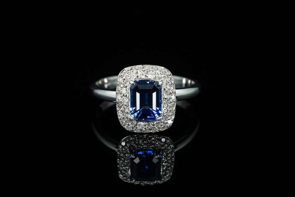 18ct White Gold ring with Solitaire Blue Sapphire