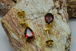 18ct Yellow Gold Earrings with Garnets