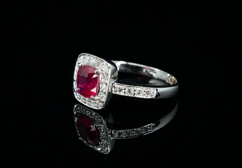 18ct White Gold ring with Solitaire Ruby