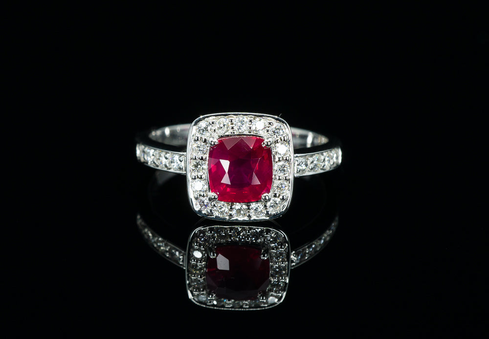 18ct White Gold ring with Solitaire Ruby