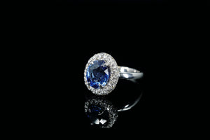 18ct White Gold ring with Solitaire Oval Blue Sapphire